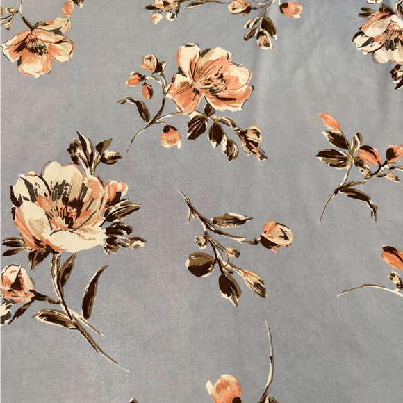 Mow & arrow woman’s Floral V-Neck Top/ blouse size 1xl - Picture 2 of 7